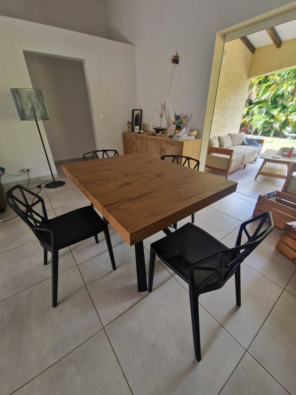 un ensemble salle &agrave; manger int&eacute;rieur Meubles