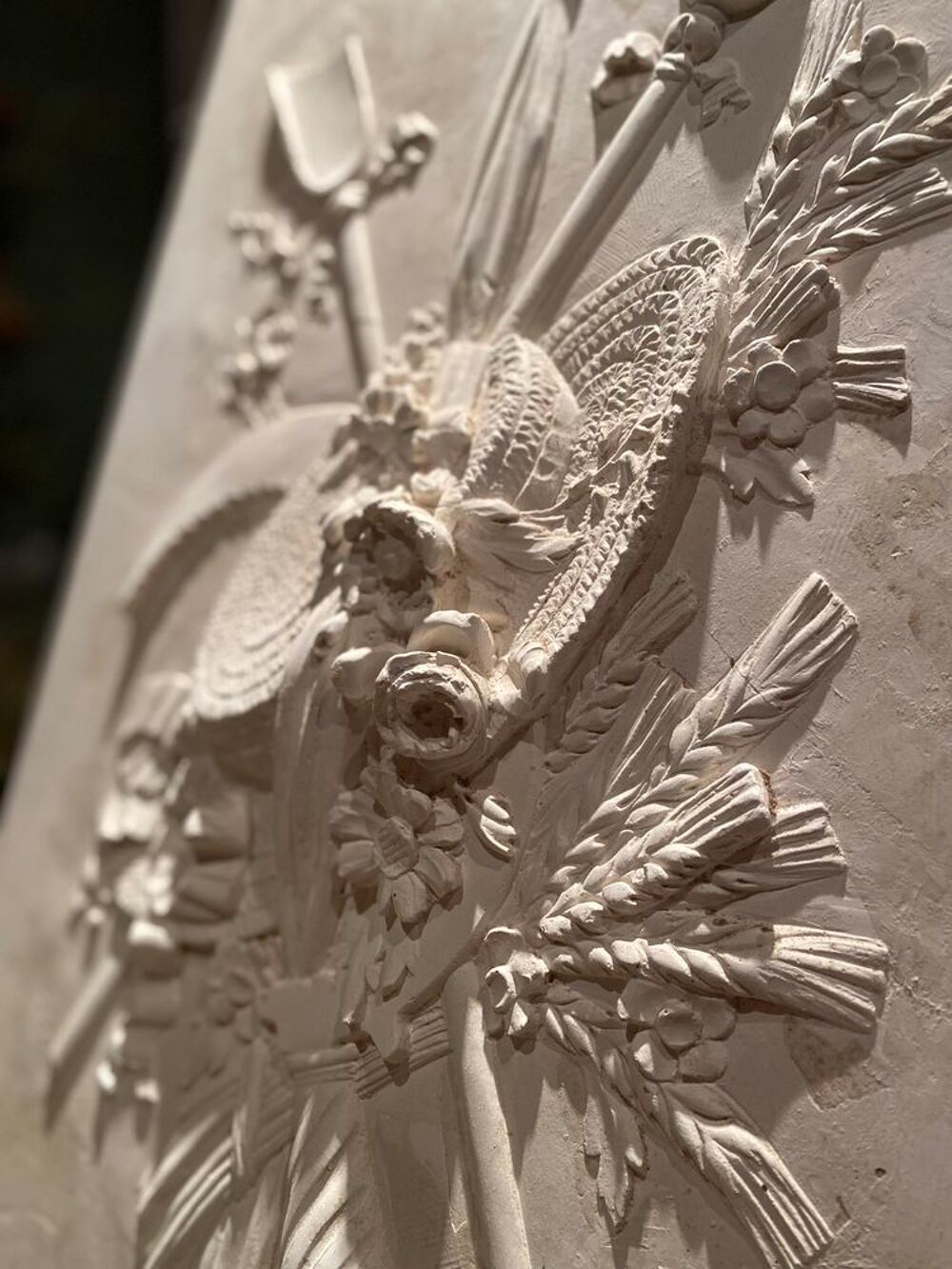 Bas relief en pl&acirc;tre Décoration