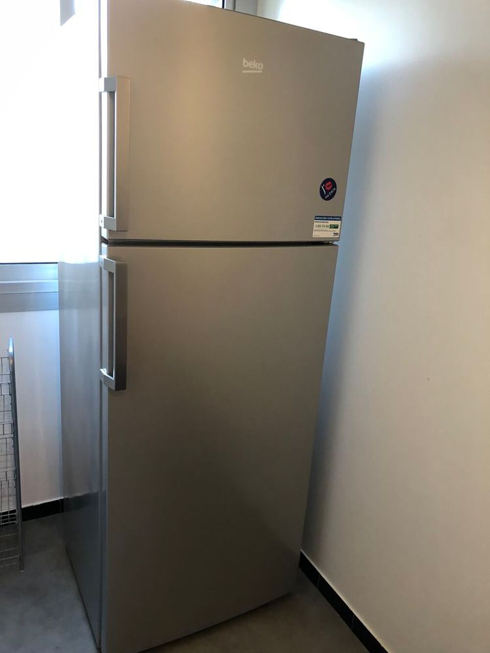 R&eacute;frig&eacute;rateur Beko 2 portes, 437 L, tr&egrave;s bon &eacute;tat. Electroménager