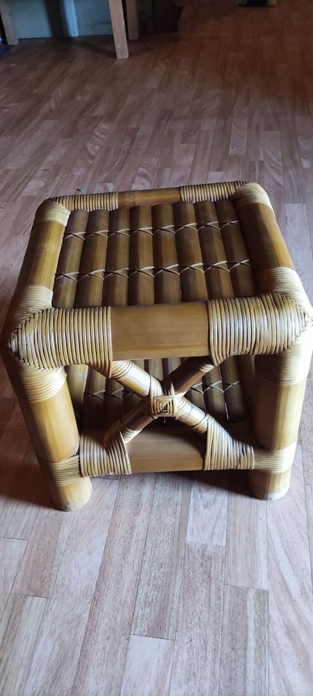 Tabouret ou table de chevet en rotin Meubles