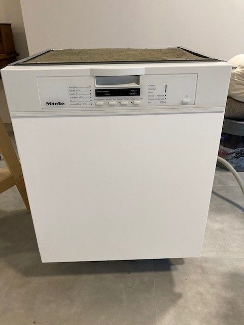 Lave vaisselle MIELE  encastrer 120 Svrier (74)