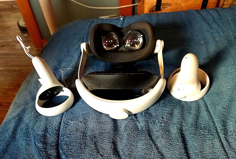 Casque quest 2 avec sangle kiwi a venir cherch&eacute; 
Consoles et jeux vidéos