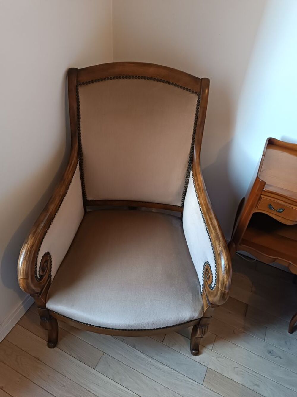 Fauteuil berg&egrave;re Louis Philippe en noyer Meubles