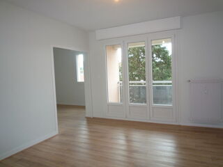 Location Appartement T4 avec balcon - rénové - quartier Croix de Palente Besançon