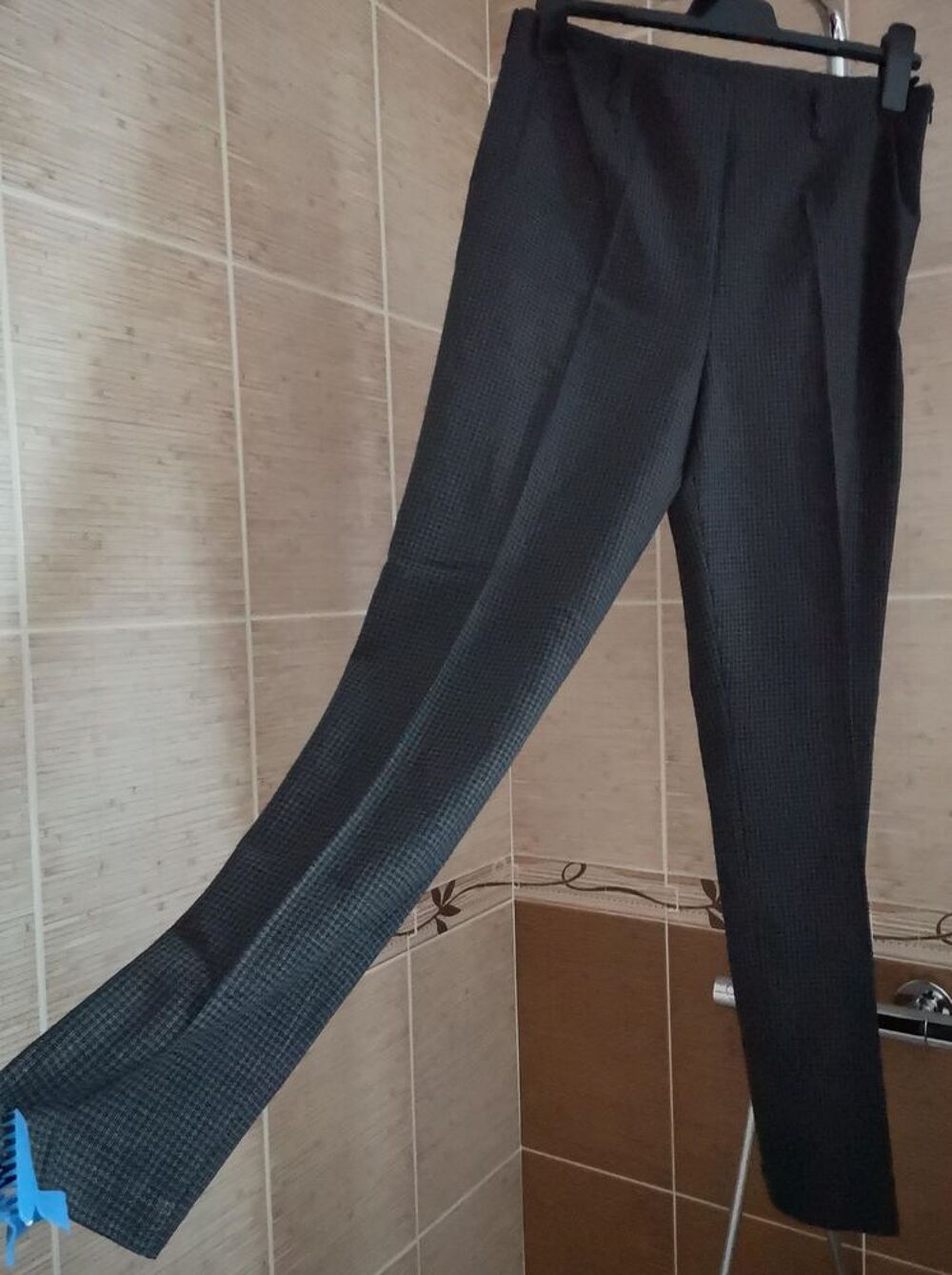 Pantalon gris chin&eacute; Taille 42
Marque Marks et Spencer
Vtements