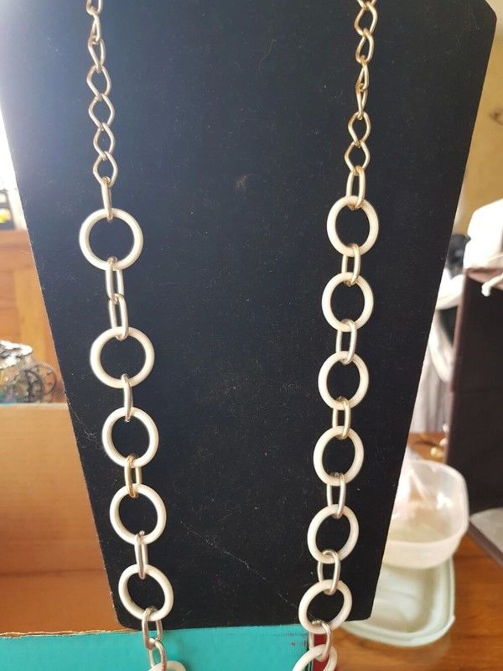 Collier chaine blanche et argent&eacute; tr&egrave;s bon etat 98 cm de lon Bijoux et montres