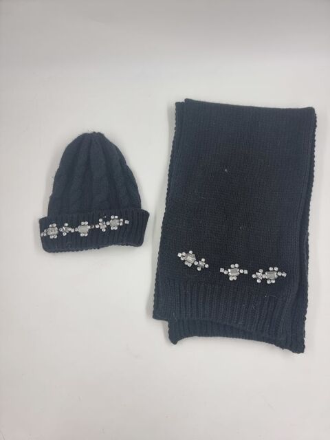 Lot bonnet + écharpe noire avec strass 1 Vulbens (74)
