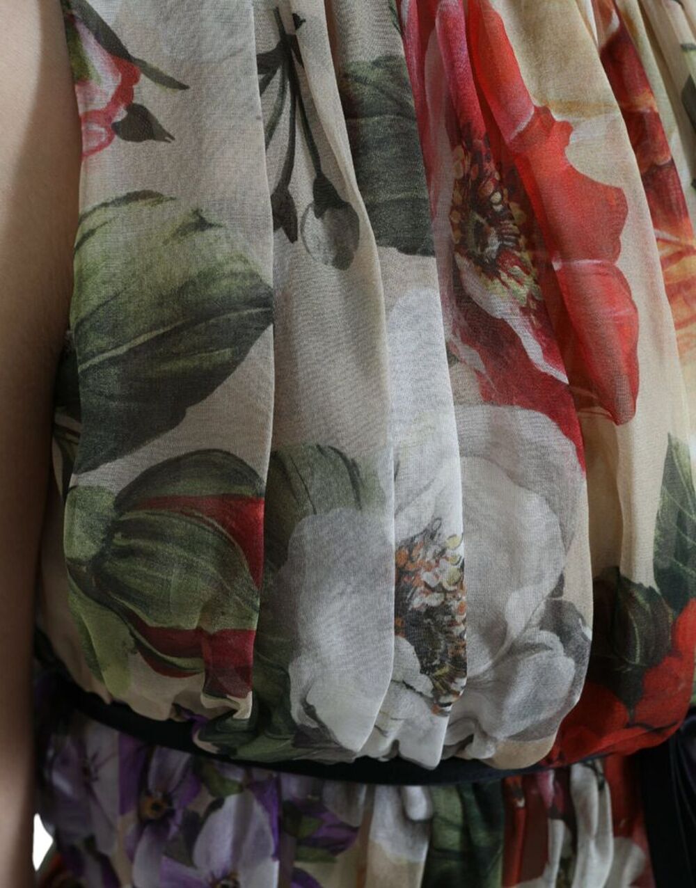 Robe mini beige &agrave; fleurs sans manches et col rond D&amp;G Vêtements