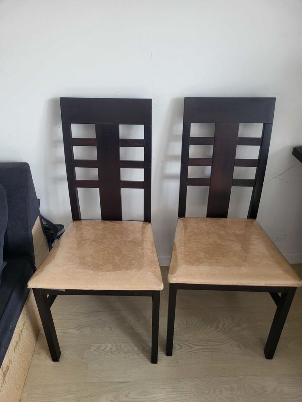 Table &agrave; manger avec Quatre chaise Meubles