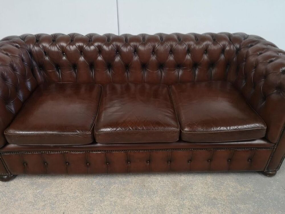 Canap&eacute; chesterfield cuir marron trois places vintage Meubles