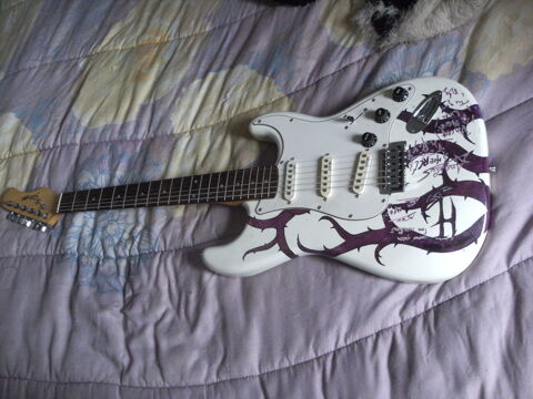 GUITARE ELECTRIQUE STAGG MODELE STRAT  CUSTOMISEE 85 Rablay-sur-Layon (49)