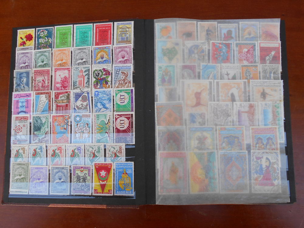 ALBUM de 992 TIMBRES du Monde 
