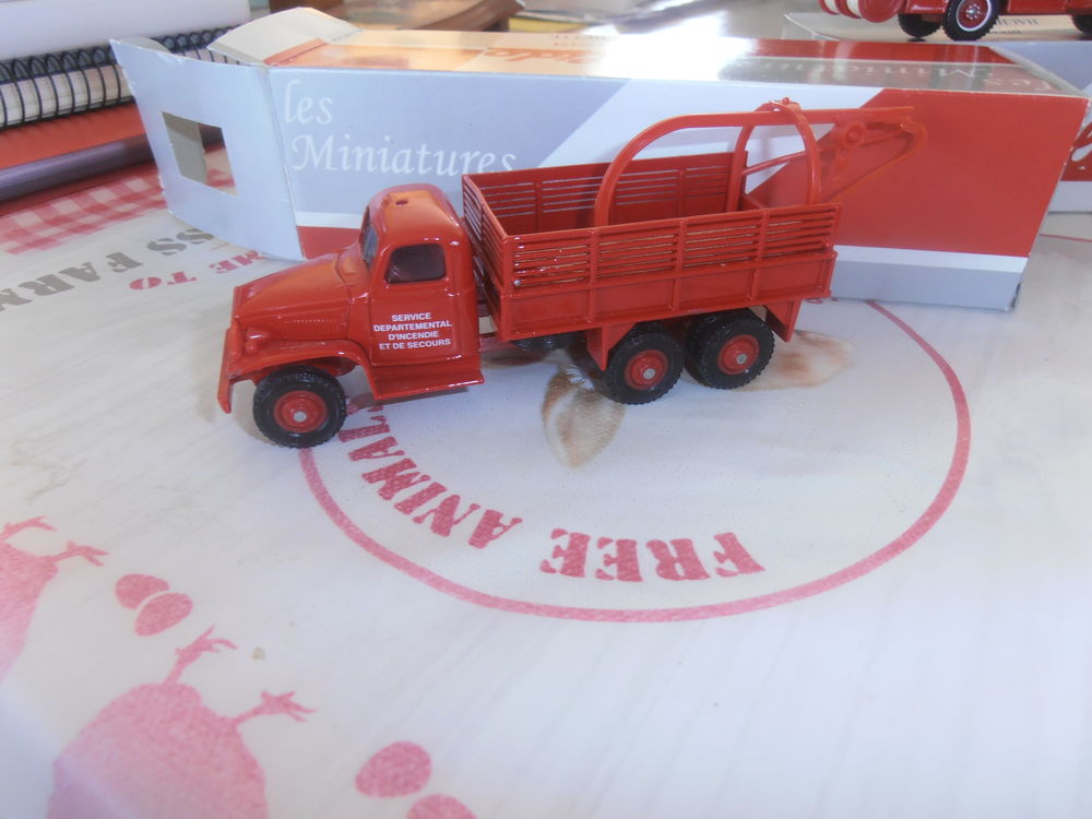 VOITURE MINIATURE POMPIER DE COLLECTION MARQUE SOLIDO 