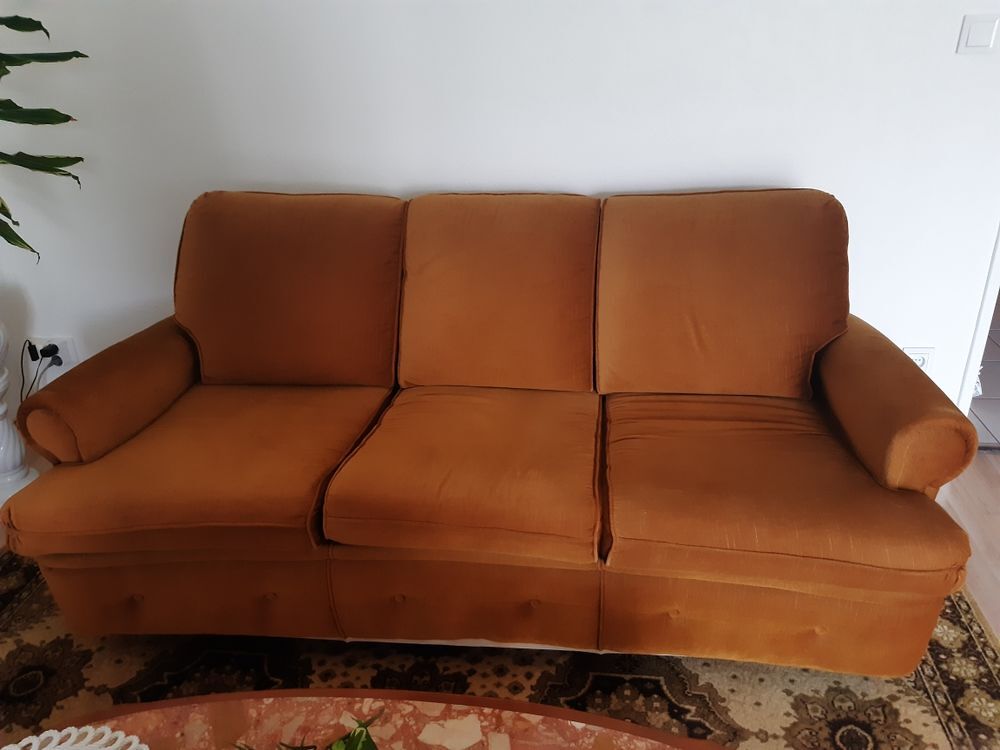 Canap&eacute; 3 places en velours ocre convertible Meubles