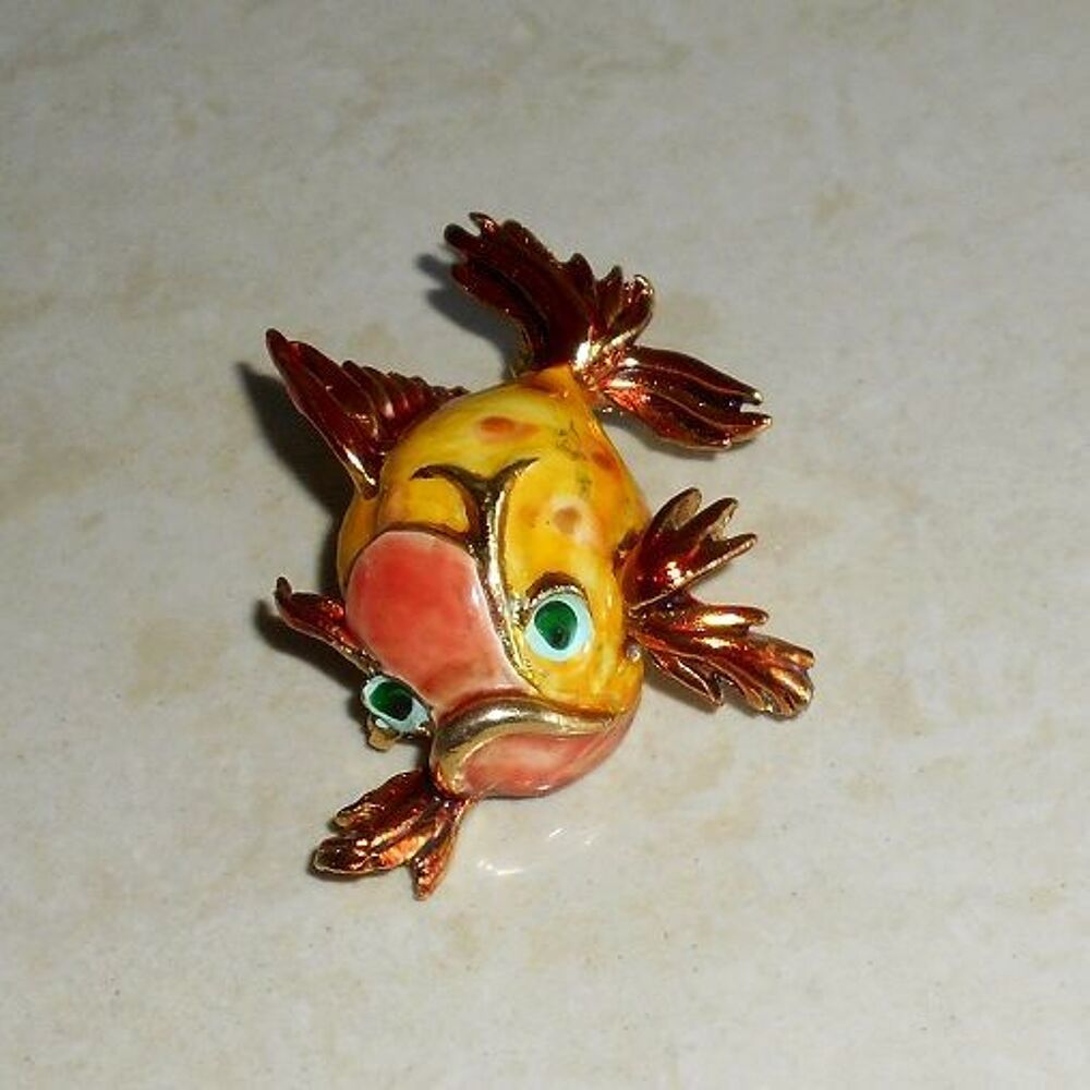 Broche vintage poisson &eacute;mail 
Bijoux et montres