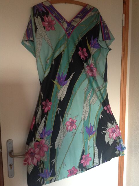 ROBE AUX HIBISCUS GRANDE TAILLE Envoi Possible
15 Tr�gunc (29)