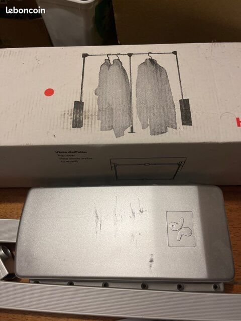 Tringle HAFELE pour placard haut 3 Neuilly-sur-Seine (92)