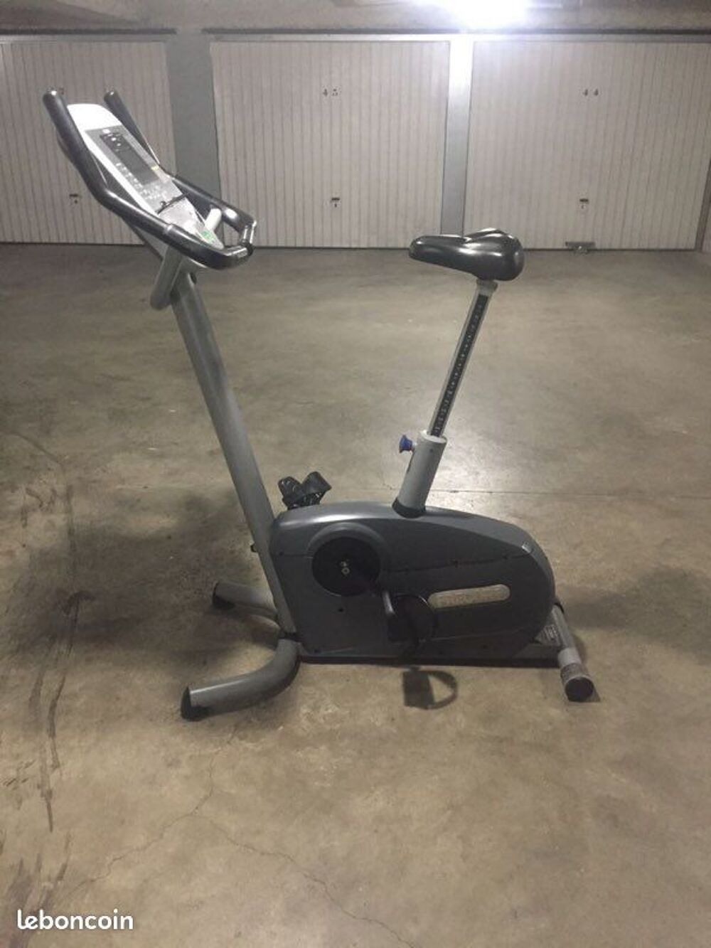 V&eacute;lo droit Precor Sports