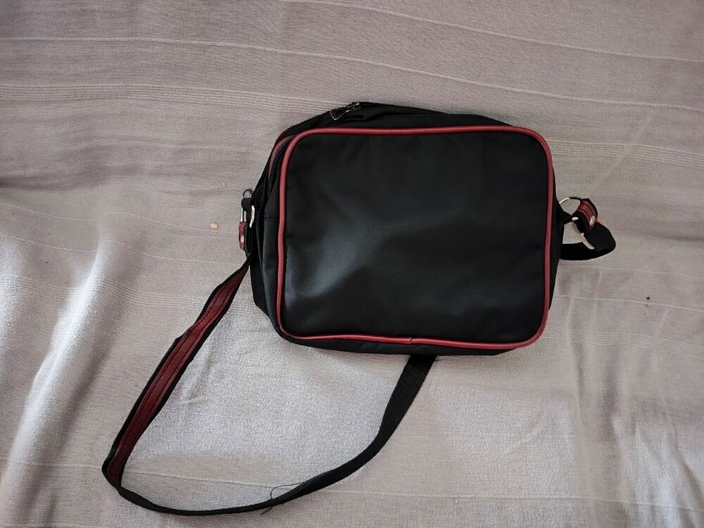 Sac &agrave; bandouli&egrave;re long.27 cm. H.21 cm-larg.8 cm Maroquinerie