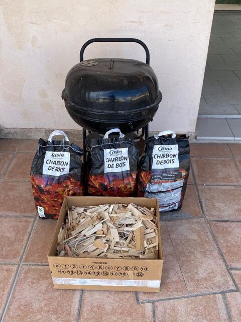 Barbecue de 50 cm 3 sacs de charbon 3 kg chaque un carton de 25 La Seyne-sur-Mer (83)