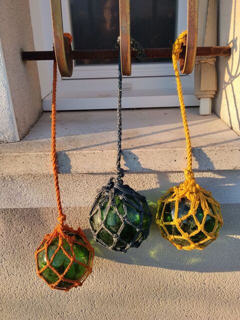 BOULES EN VERRE COLORES Mignaloux-Beauvoir (86)