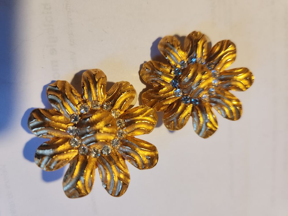 BO Clip fleur Dor&eacute;e Strass LANVIN Bijoux et montres