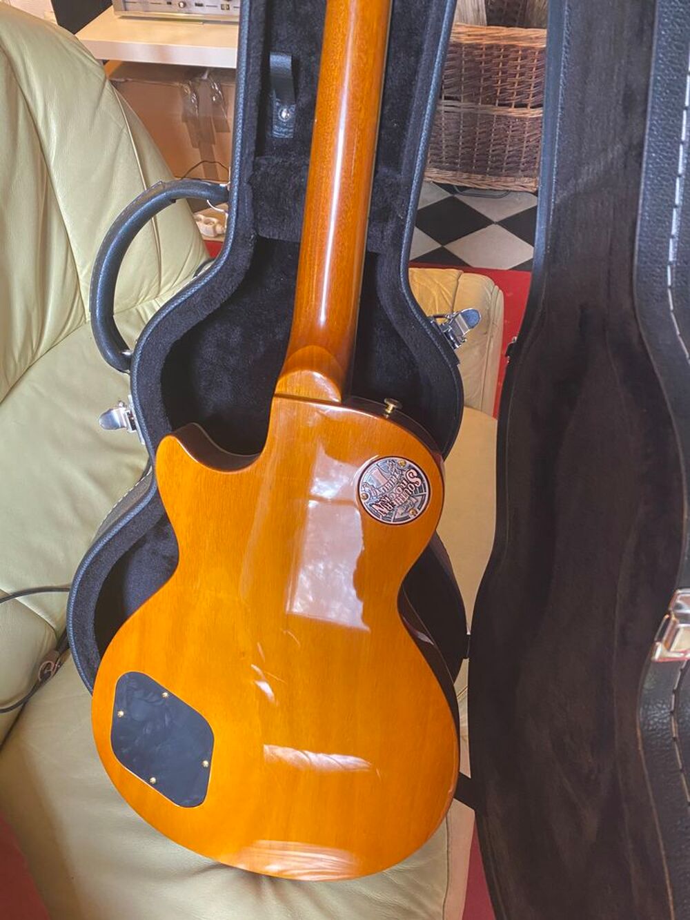 Tr&egrave;s belle Guitare r&eacute;plique LesPaul custom shop Instruments de musique