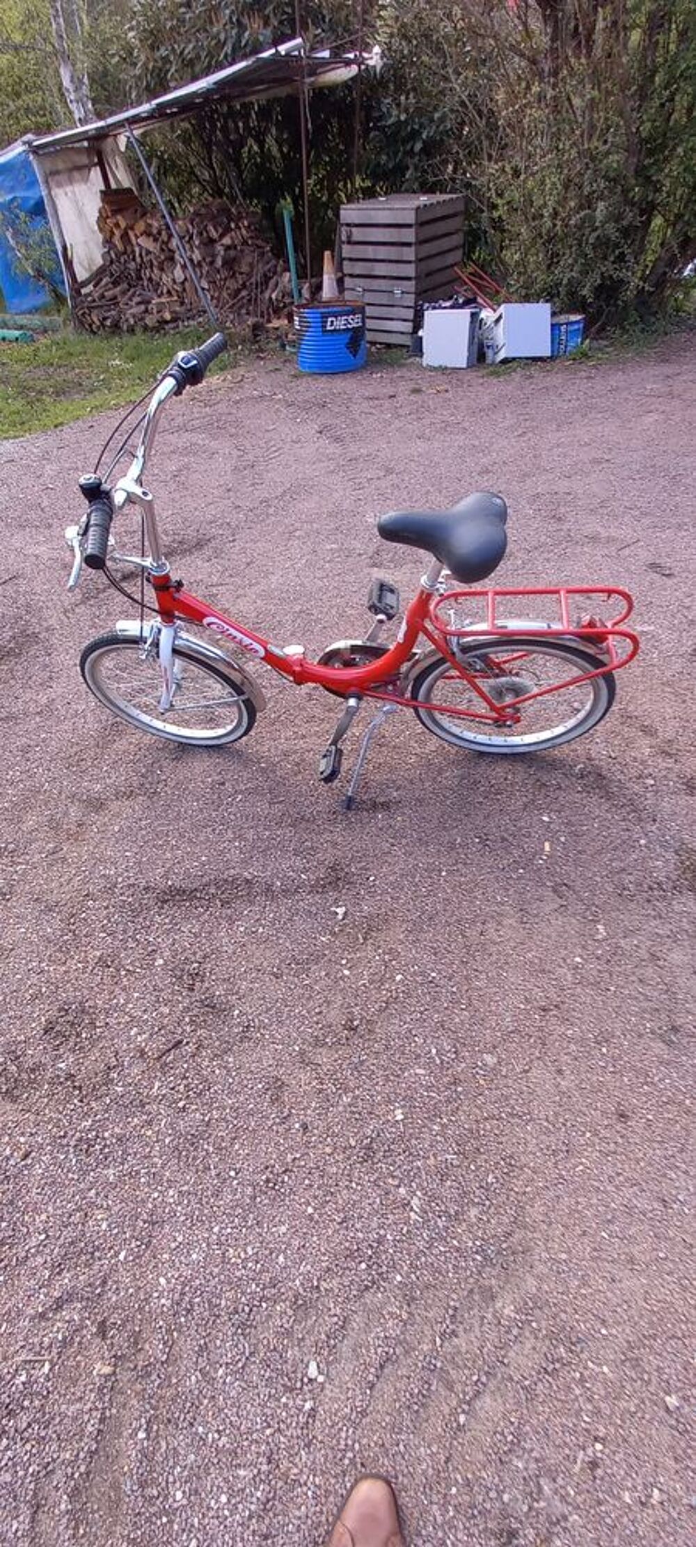 VELO PLIANT PARFAIT ETAT. Id&eacute;al pour voyager 
Vélos