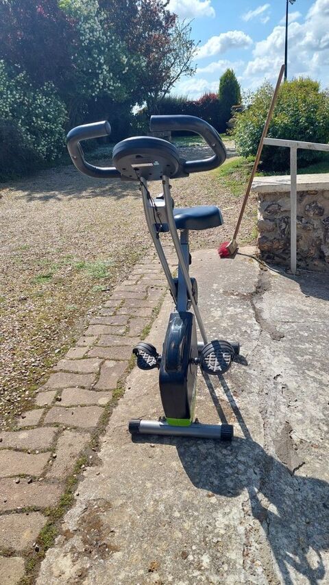 vélo d'appartement en très bon état. Tout fonctionne bien . 40 Gamaches-en-Vexin (27)