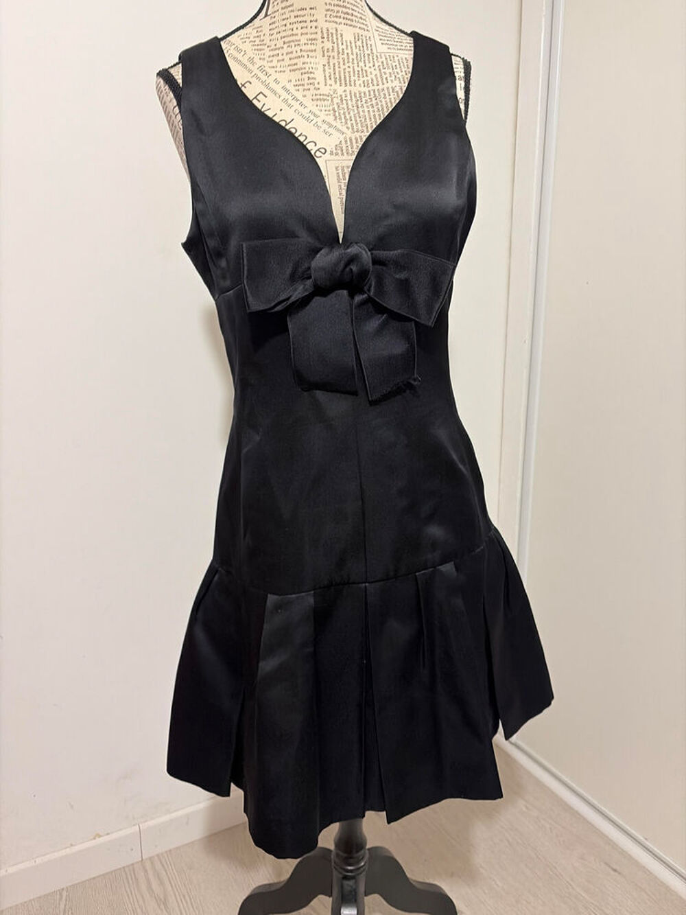 ? Robe de cocktail Chanel Boutique vintage ? Noir satin Vêtements