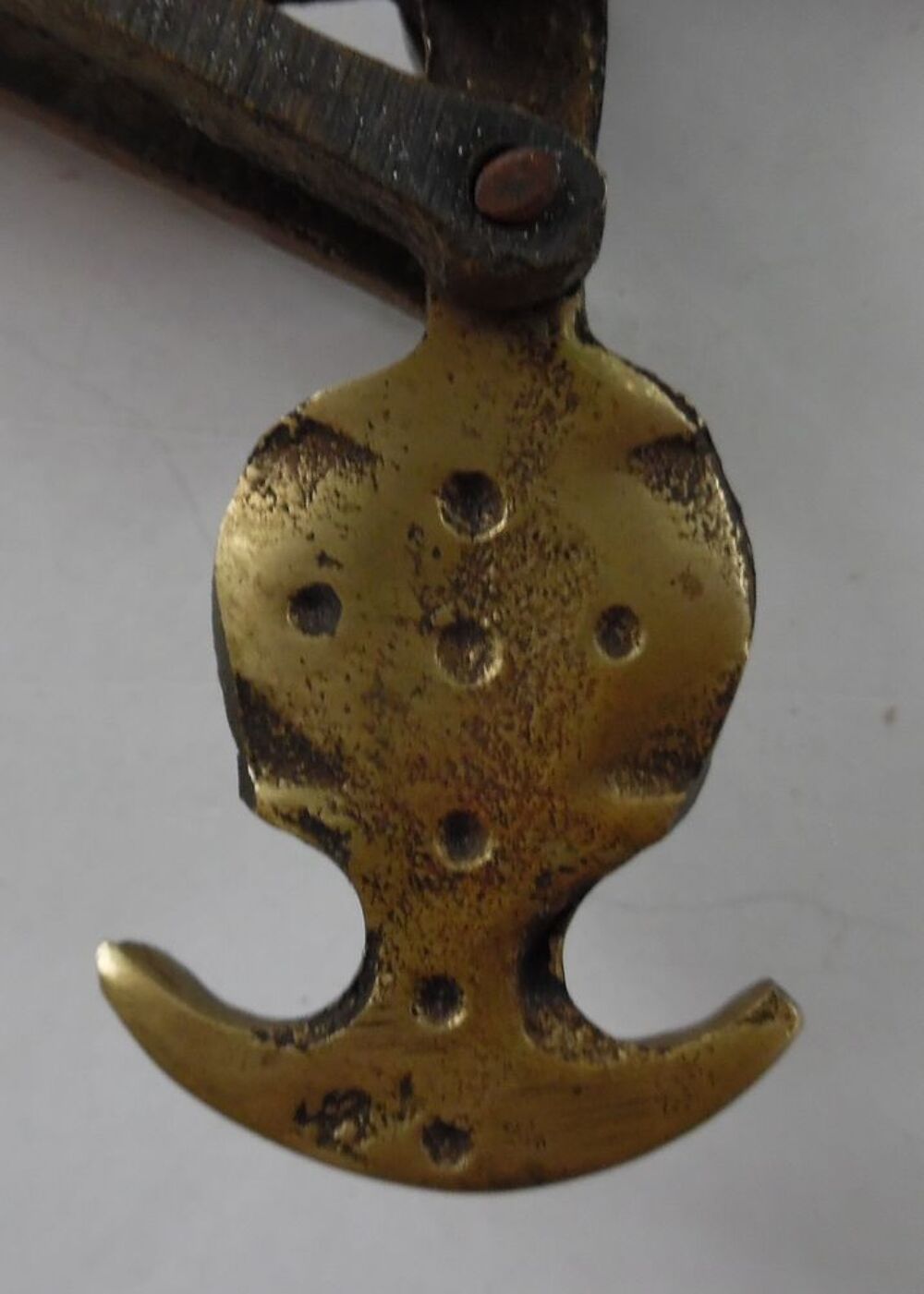 Tr&egrave;s ancienne balance Romaine en laiton (cuivre jaune) 

