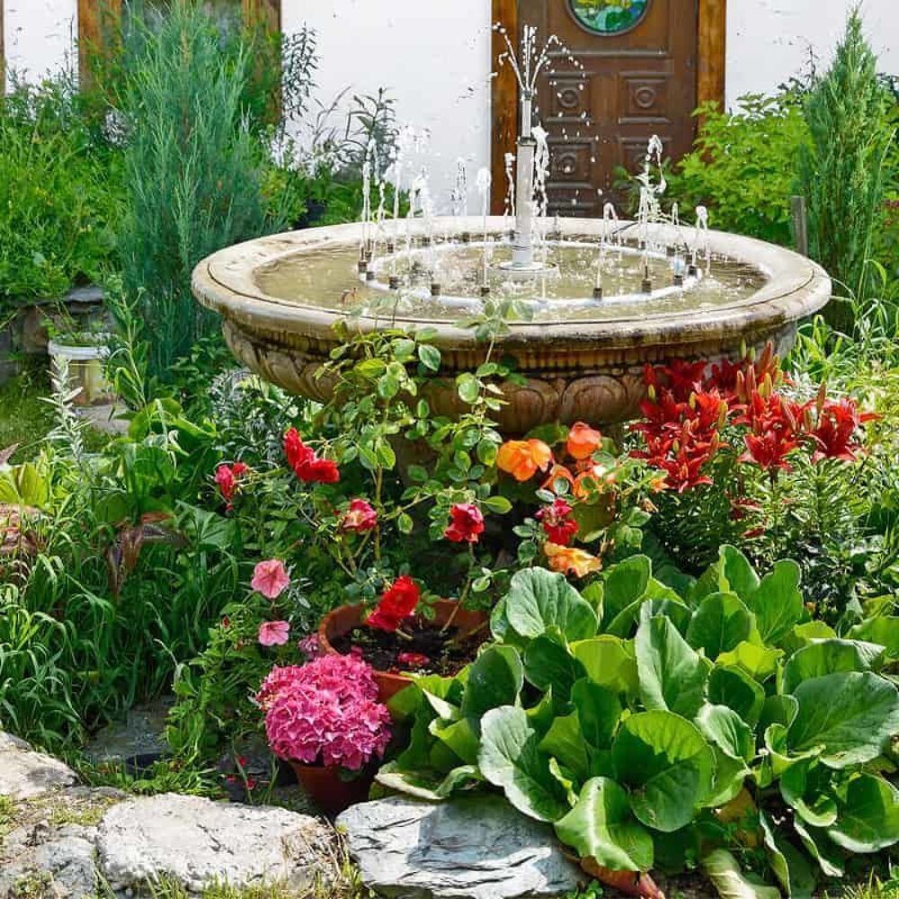 Recherche fontaine centrale pur jardin Jardin