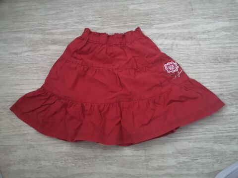 F 9 E (29) - 3 ans - Robe rouge  Longboard  2 Paris 13 (75)