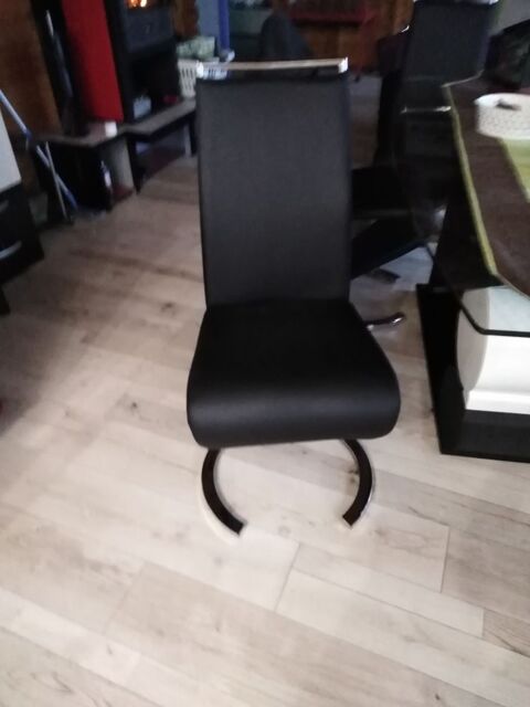 je me separe de 6 chaises de sejours neuf noir dising 350e 350 Landes (17)