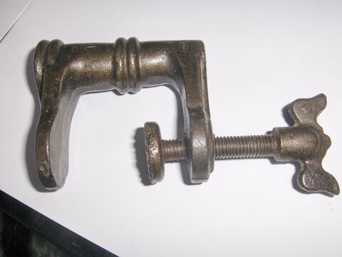 1 serre joint d 'établi ---- ($$)
Sauchy-Cauchy (62)