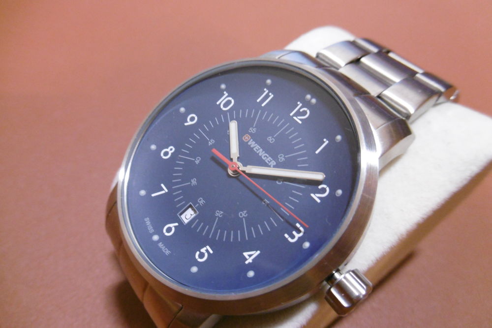 Montre Suisse Wenger NEUVE jamais port&eacute;e Bijoux et montres