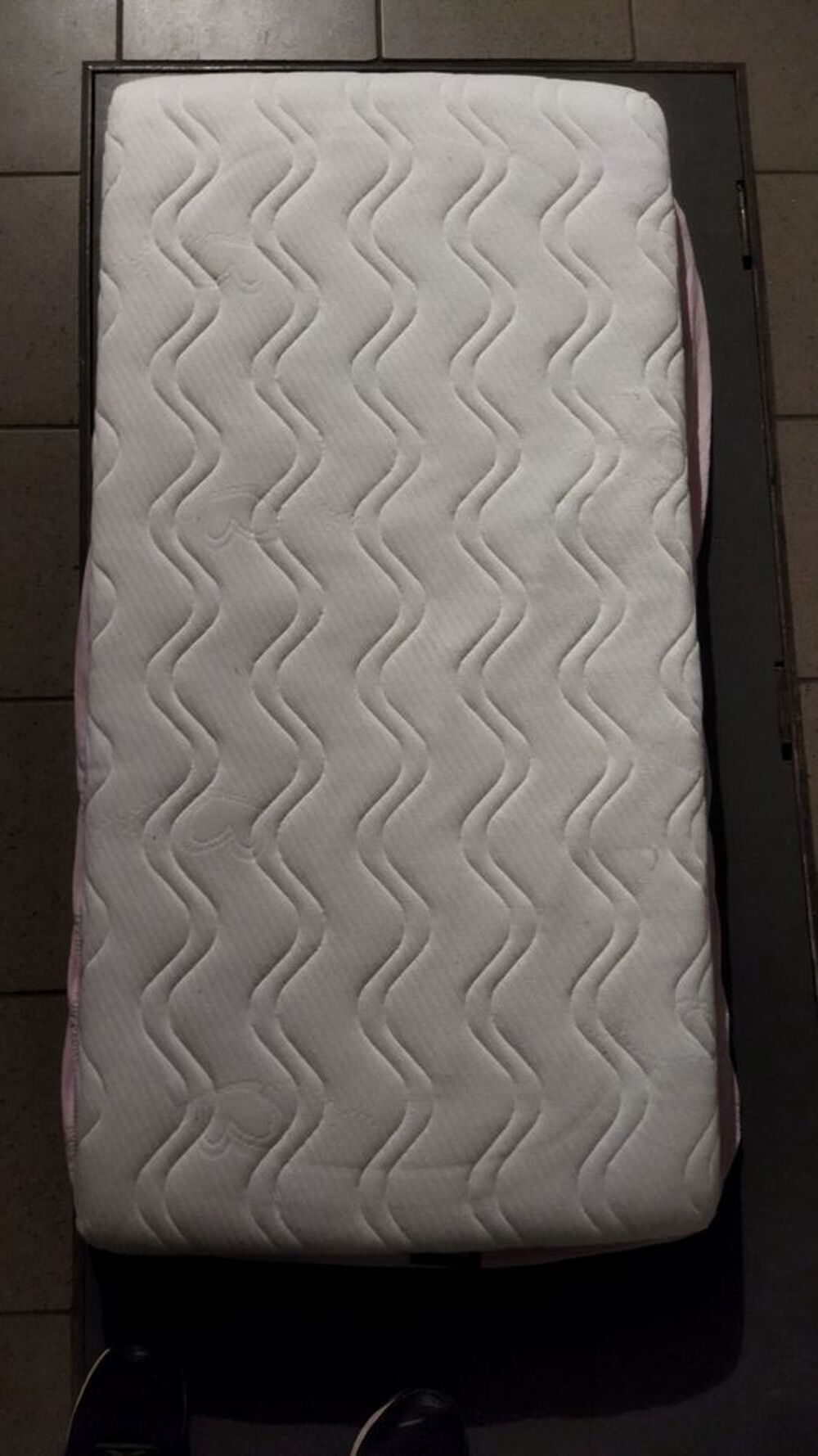 Lit b&eacute;b&eacute; avec matelas 60 x 120 Meubles