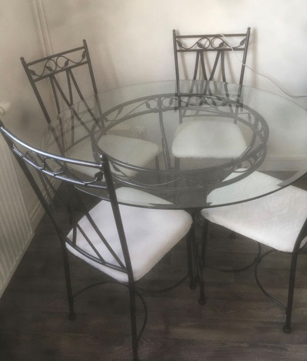 Table ronde et 4 chaises Meubles