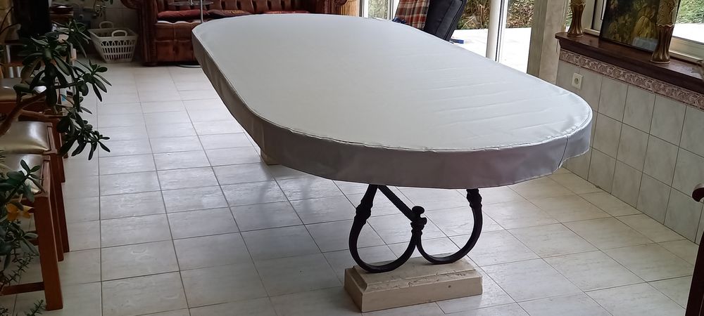 Table &agrave; manger en verre mod&egrave;le unique Meubles