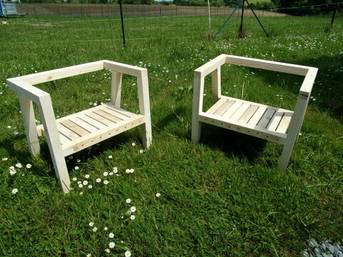 Petit banc moderne en bois de palette 25 Arzacq-Arraziguet (64)