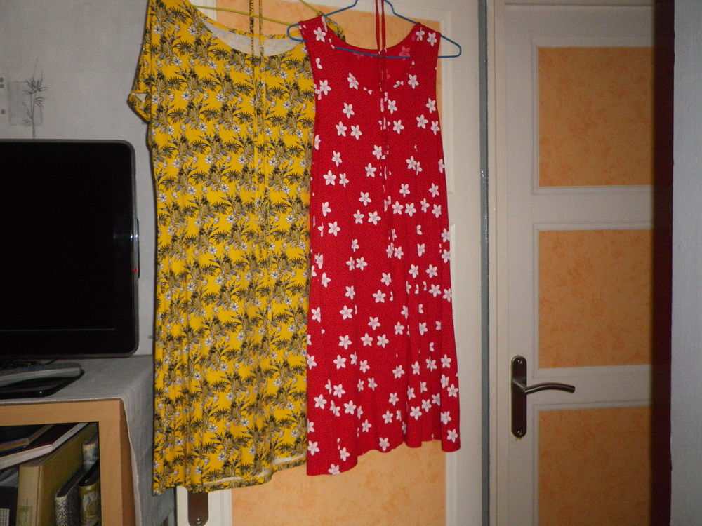 2 robes neuves Vtements