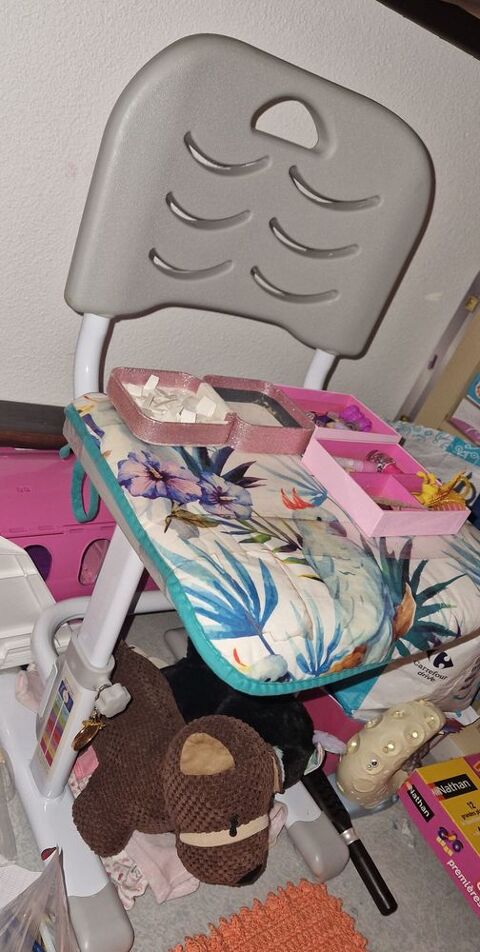 Ensemble bureau + chaise pour enfant, en très bon état Martignas-sur-Jalle (33)