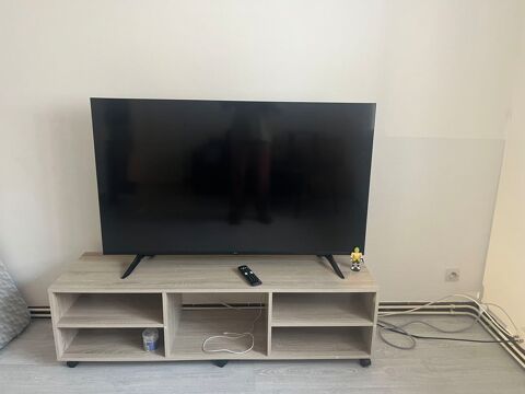 Une télévision et une table TV 400 Seloncourt (25)