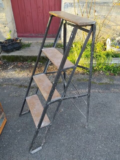 Ancien Escabeau de Peintre Atelier Pliant M�tal 120 Loches (37)