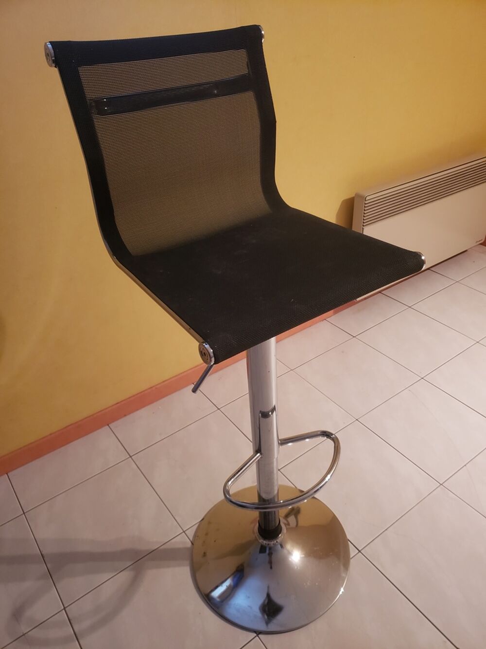 Chaise de bar pivotante noire Meubles