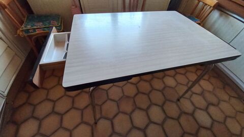 Table en formica 40 Liverdun (54)