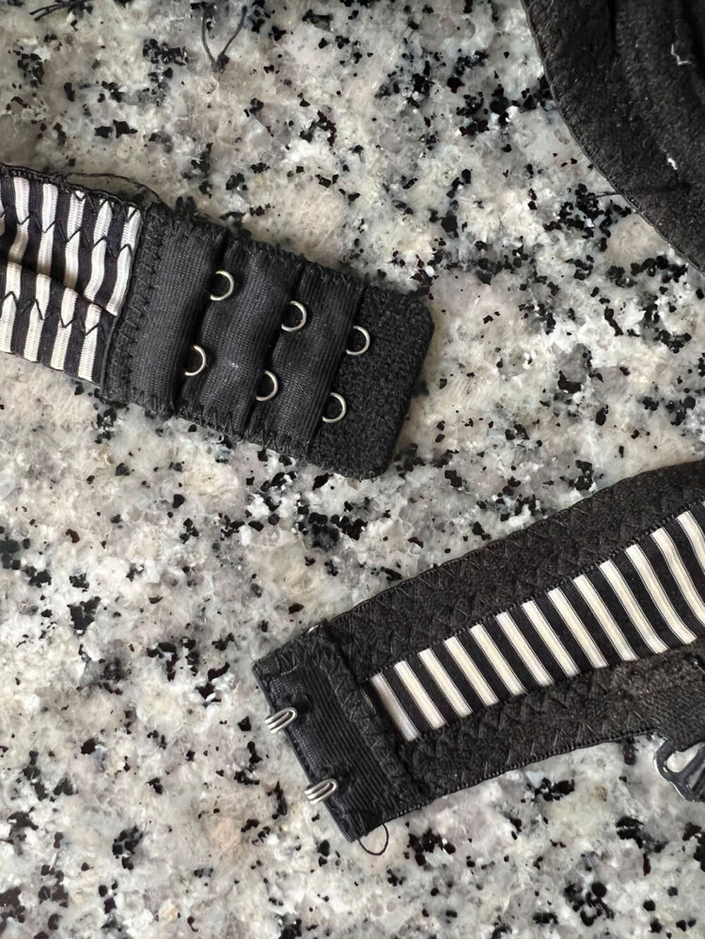 Soutien-Gorge Ray&eacute; Noir et Blanc Dentelle Taille 90B ? Neuf Vêtements