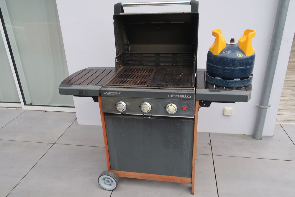 2 bouteilles gaz avec Barbecue plancha Campingaz offert Electroménager