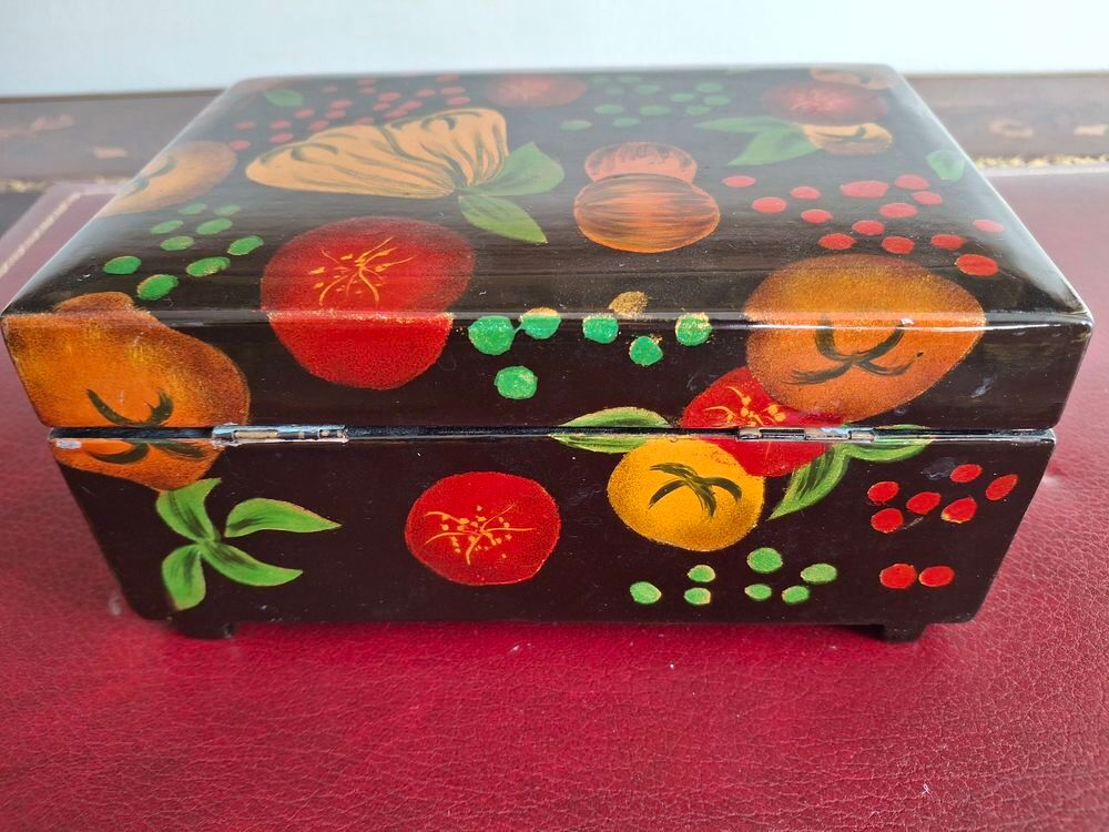 Bo&icirc;te &agrave; bijoux en bois peinte et laqu&eacute;e 19 X 13 X 9 cm Décoration