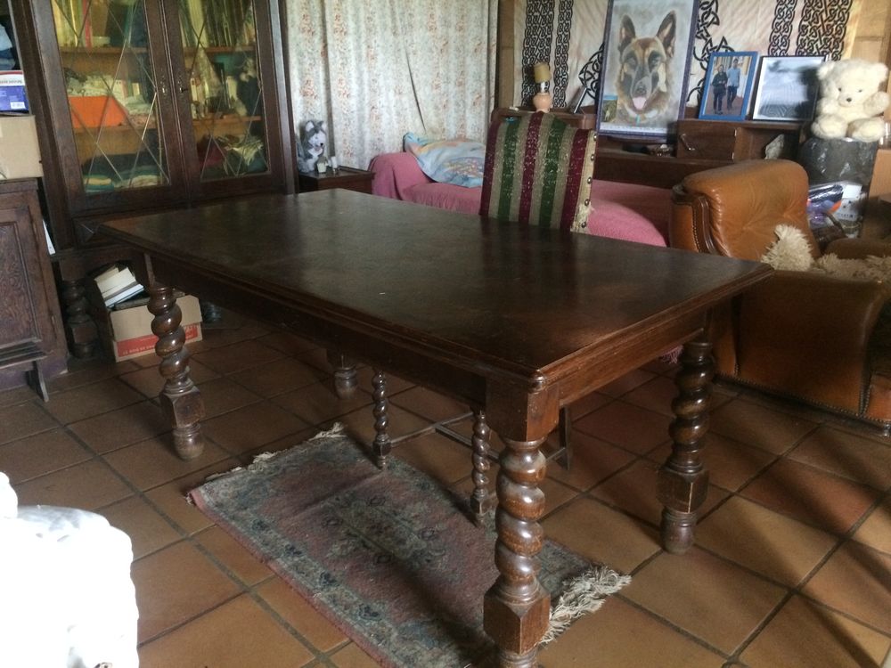 Salle a manger style Louis XIII, Meubles
